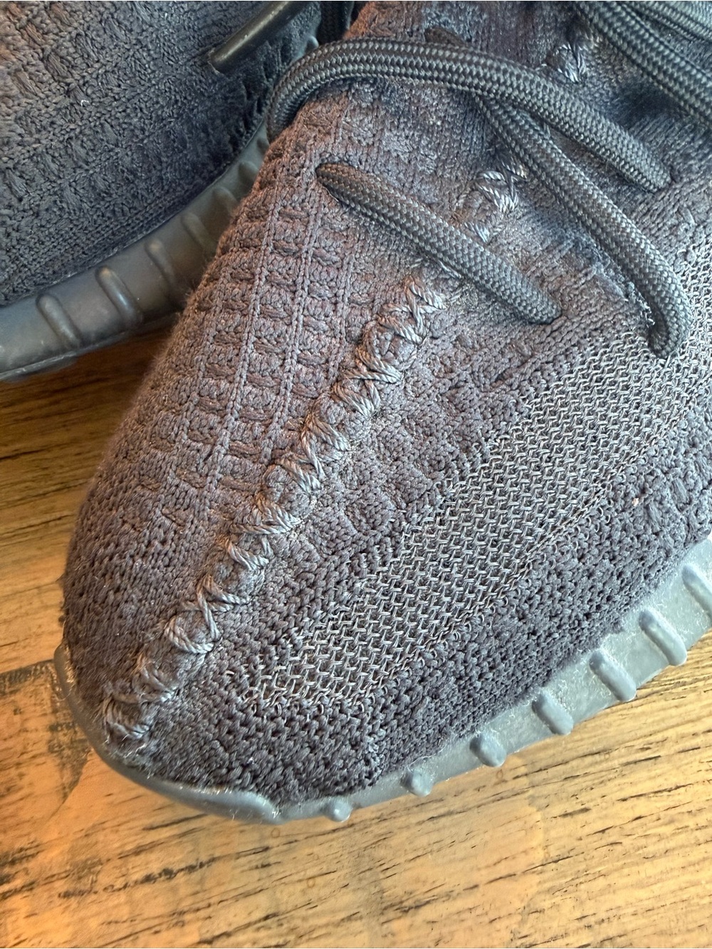 Yeezy 350V2 Onyx - men’s size 7 - Picture 8 of 12